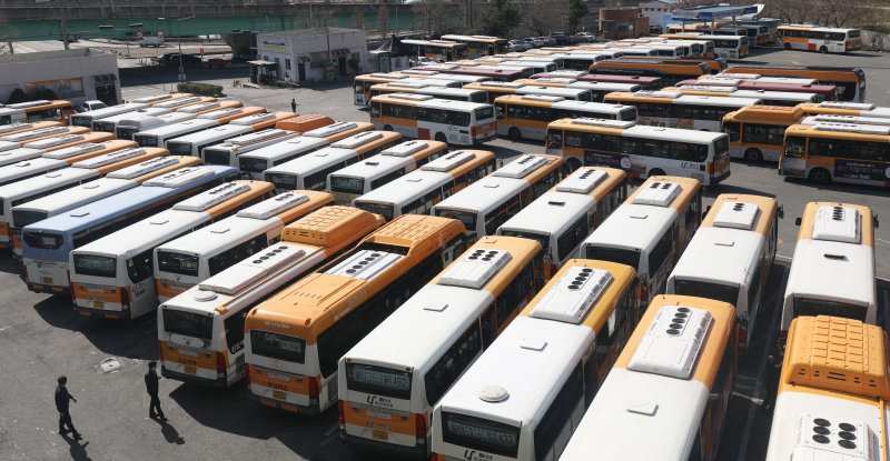 울산 울주군 율리 시내버스 공영차고지에 시내버스들이 대기하고 있다. ⓒ News1 DB 윤일지 기자
