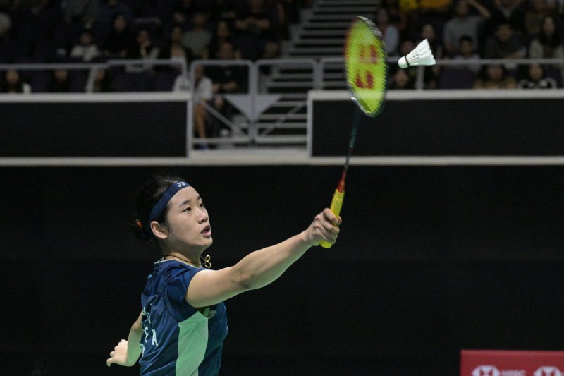 [싱가포르=신화/뉴시스] 안세영(1위)이 30일(현지 시간) 싱가포르에서 열린 2025 세계배드민턴연맹(BWF) 월드투어 슈퍼 750 싱가포르 오픈 단식 8강전에서 천위페이(5위·중국)와 경기하고 있다. 대회 3연패를 노리던 안세영이 0-2(13-21 16-21)로 완패해 4강에 오르지 못했다. 2025.05.30.