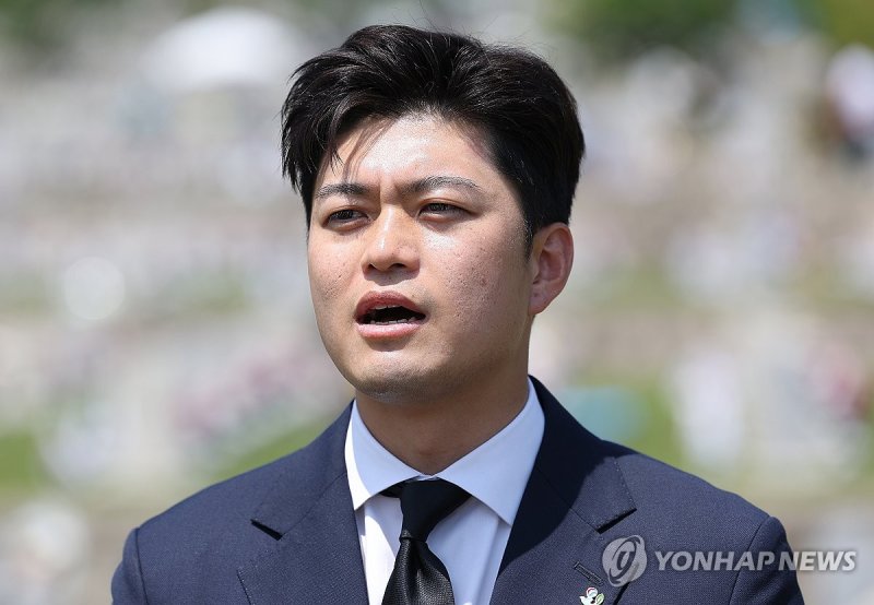 취재진 질문에 답하는 김용태 비상대책위원장 (출처=연합뉴스)