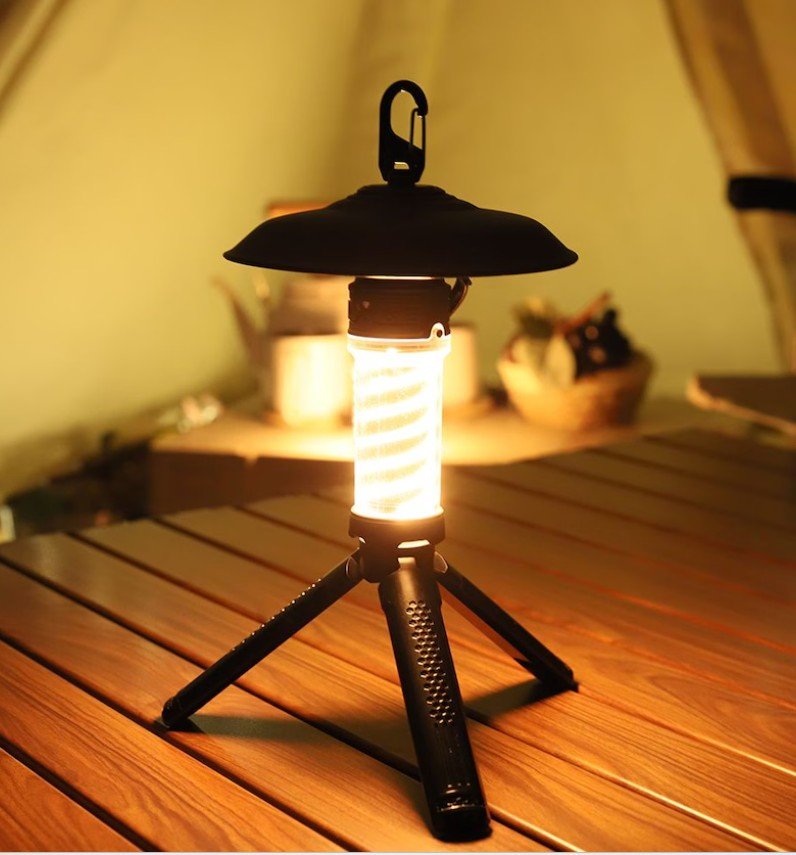 [서울=뉴시스] 모아캠핑 캠핑용 충전식 모기향 랜턴. (사진= 오늘의집 제공)