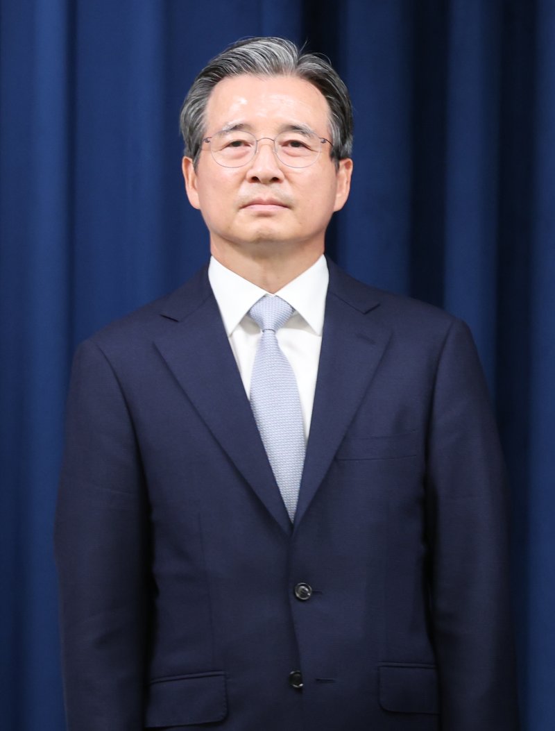 대통령실 정책실장으로 임명된 김용범 전 기획재정부 1차관이 6일 서울 용산구 대통령실 청사에서 열린 수석비서관 인선 발표에 참석해 있다. 2025.6.6/뉴스1 ⓒ News1 허경 기자