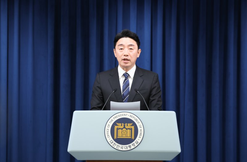 강훈식 대통령 비서실장이 6일 서울 용산구 대통령실 청사에서 대통령실 조직개편안을 발표하고 있다. 2025.6.6/뉴스1 ⓒ News1 허경 기자
