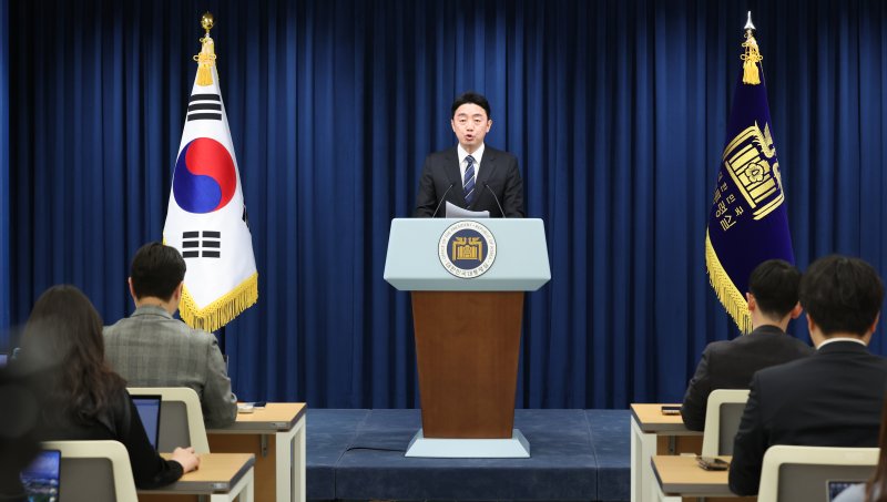 강훈식 대통령 비서실장이 6일 서울 용산구 대통령실 청사에서 대통령실 조직개편안을 발표하고 있다. 2025.6.6/뉴스1 ⓒ News1 허경 기자
