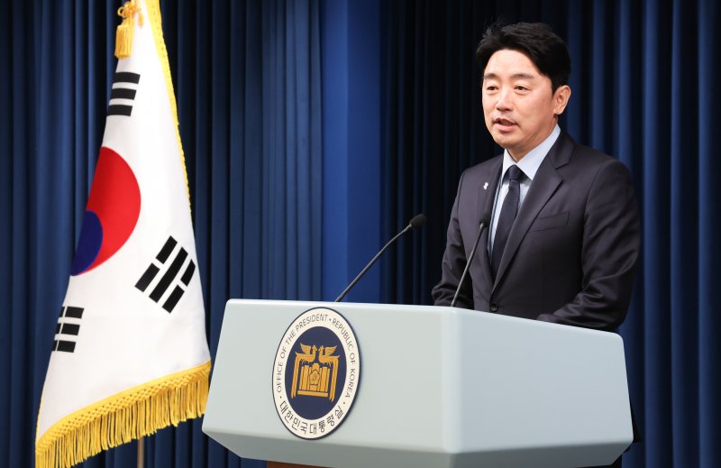 강훈식 대통령 비서실장이 5일 서울 용산구 대통령실 청사 브리핑룸에서 출입기자들과 만나 발언하고 있다. 2025.6.5/뉴스1 ⓒ News1 허경 기자