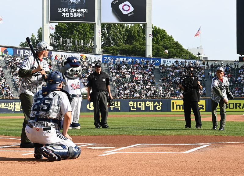 현충일에 3대째 군인의 길 걷는 육·해·공군 장교, 프로야구 시구 등 행사