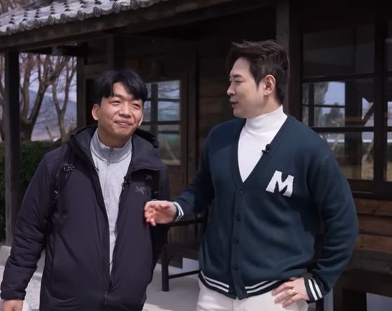 '방송 중단' 백종원 새 영상 공개…백 대표 대신 '이 셰프' 나왔다