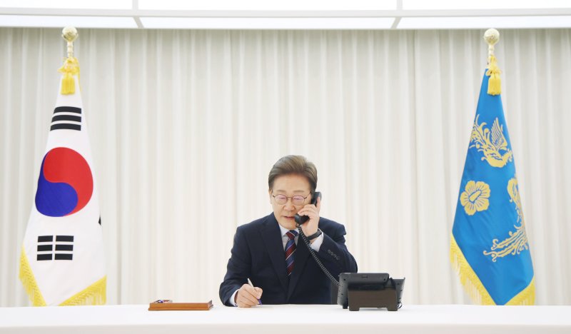 李대통령, 취임 2주만 한미일 외교 ‘속도전’..7월에는 한중일 만날 듯