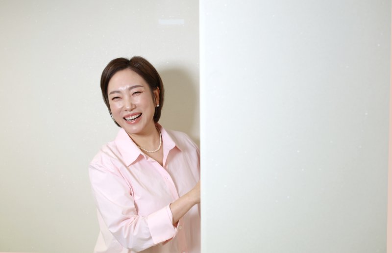 정경미 "'1호'때 비판받은 남편 윤형빈, 요즘 정말 잘해" [코미디언을 만나다]②