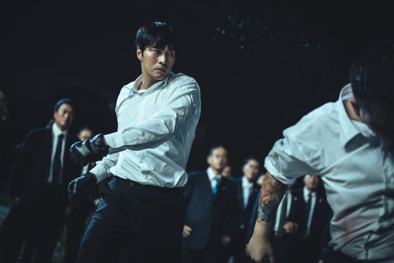 '마동석 된' 소지섭…하드보일드 복수극 '광장' [OTT 화제작]