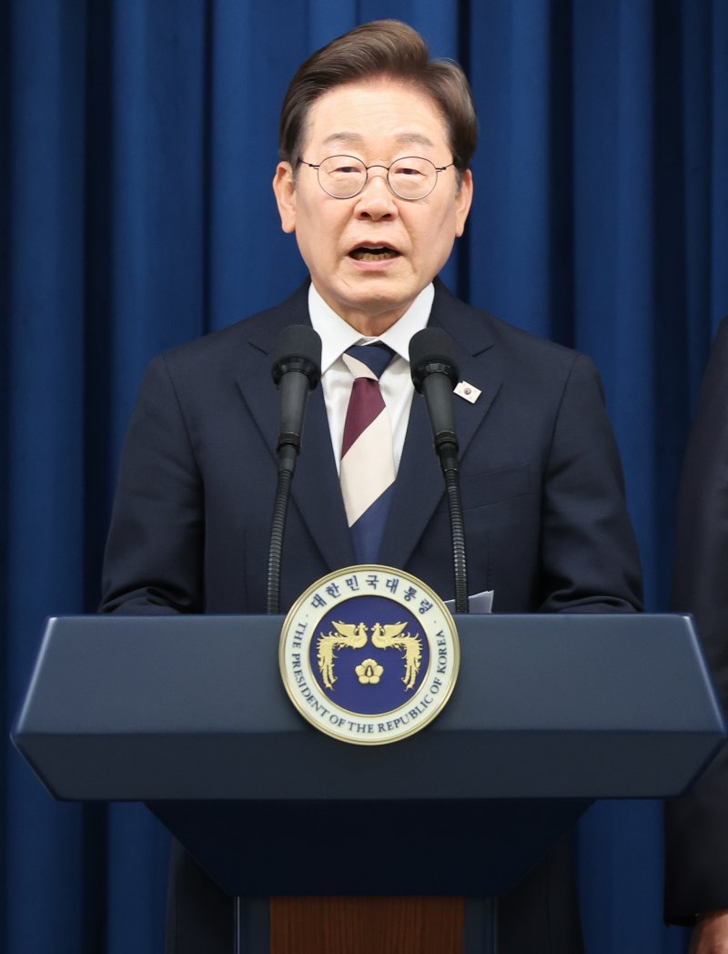 이재명 대통령이 4일 서울 용산구 대통령실 청사 브리핑룸에서 국무총리와 국정원장, 대통령 비서실장 등 인선발표를 하고 있다. 2025.6.4/뉴스1 ⓒ News1 허경 기자
