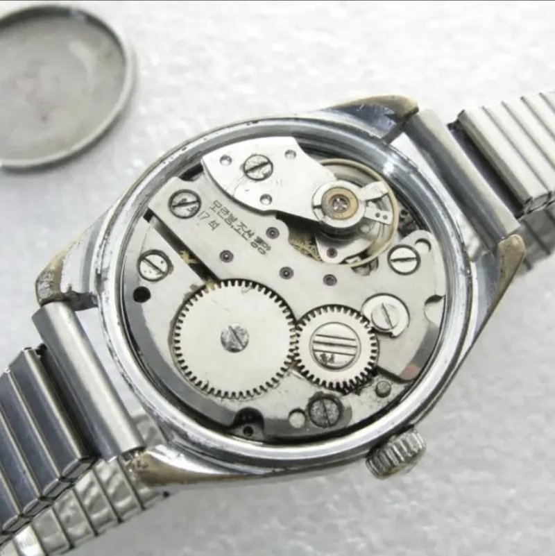 모란봉 시계 뒤판 내부 모습.(김충신 씨 제공)