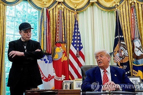 백악관에서 기자회견 한 트럼프 대통령과 일론 머스크 (출처=연합뉴스)