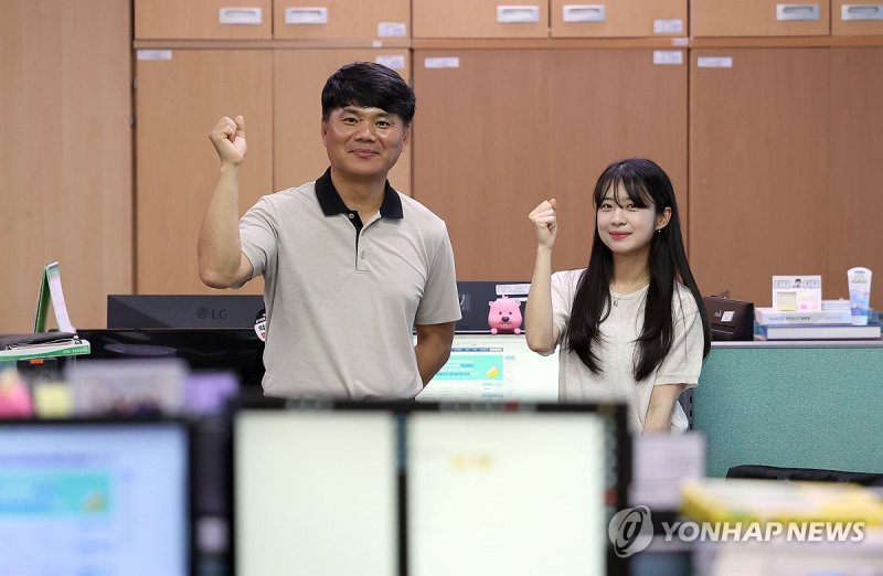 "평범한 공무원 입니다!" (출처=연합뉴스)