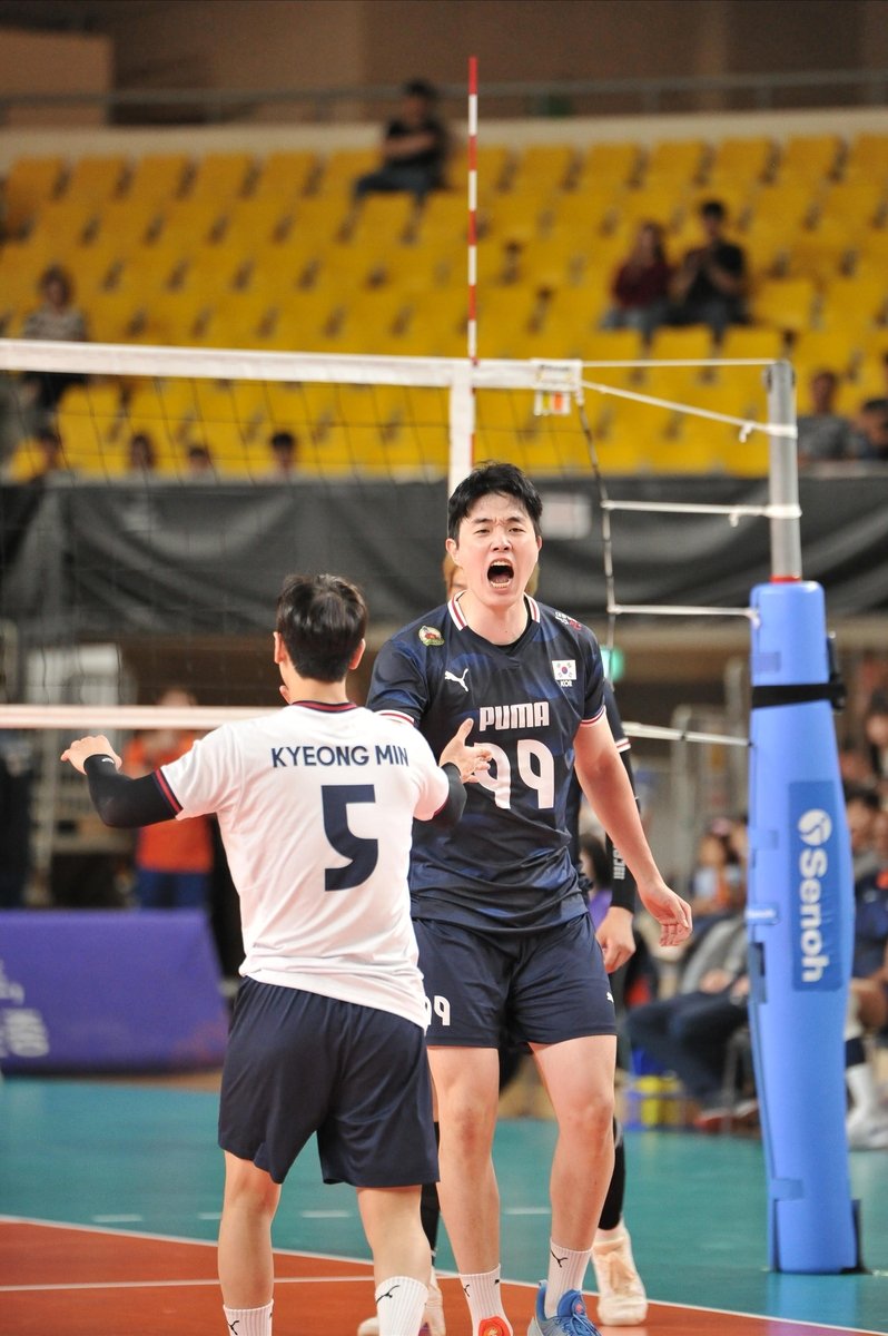 남자배구 대표팀의 김지한(오른쪽) (출처=연합뉴스)