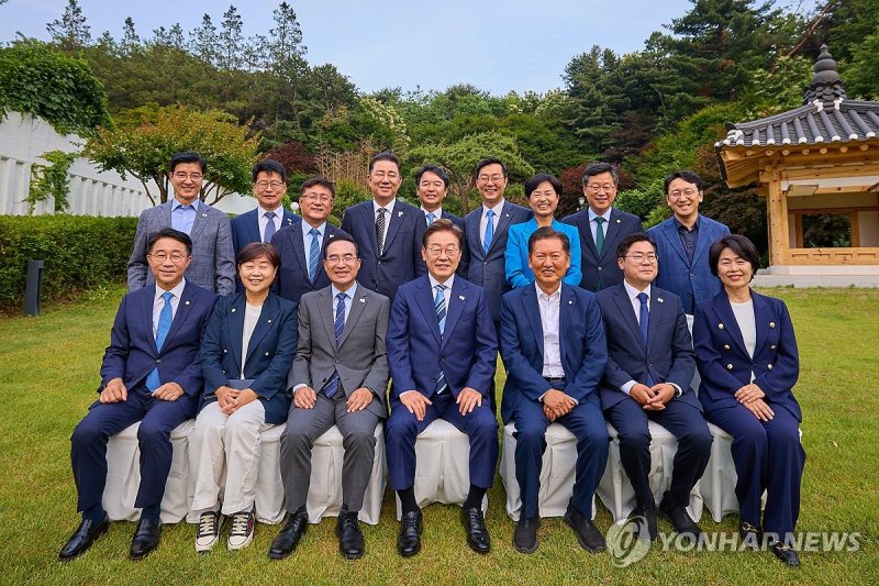 이재명 대통령, 여당 지도부와 만찬 (출처=연합뉴스)