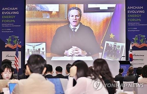 마이크 던리비 알래스카 주지사 영상 환영사 (출처=연합뉴스)