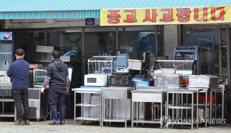 '코로나때보다 힘들어'…자영업자 두달새 20만명 폐업 (출처=연합뉴스)