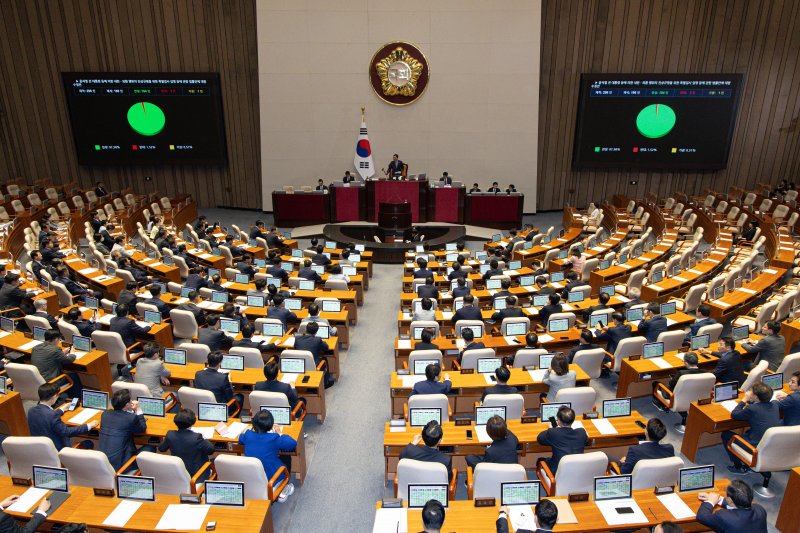5일 오후 서울 여의도 국회 본회의에서 내란 특검법(윤석열 전 대통령 등에 의한 내란·외환 행위의 진상규명을 위한 특별검사 임명 등에 관한 법률안)이 통과되고 있다. 2025.6.5/뉴스1 ⓒ News1 이재명 기자