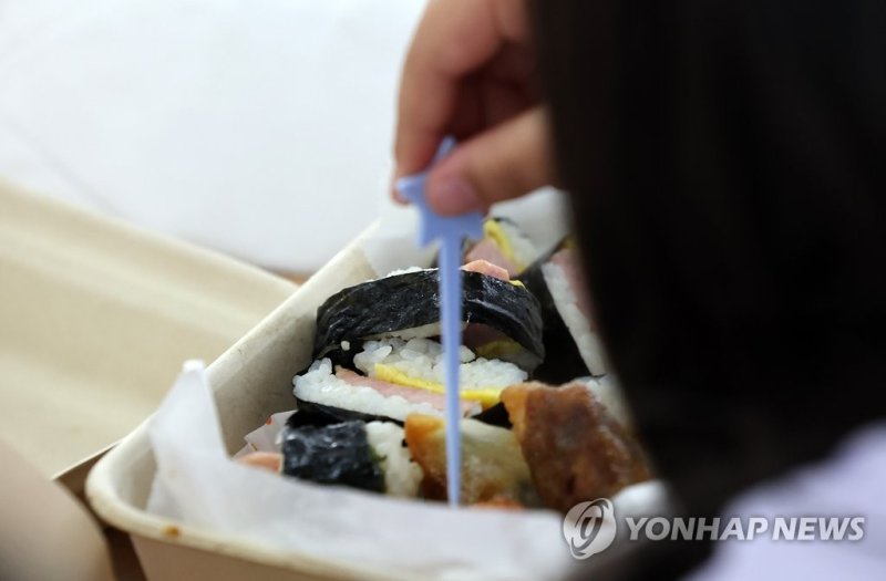 급식 대신 도시락 (출처=연합뉴스)