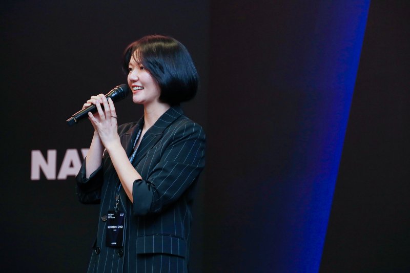 [서울=뉴시스] 네이버는 신설 투자법인 '네이버 벤처스'를 설립한다고 8일 밝혔다. 지난 5일(현지 시간) 미국 실리콘밸리에서 열린 네이버 벤처스 설립 관련 네트워킹 행사에서 최수연 대표(사진)가 환영인사를 전하고 있다. 2025.06.08. (사진=네이버 제공)