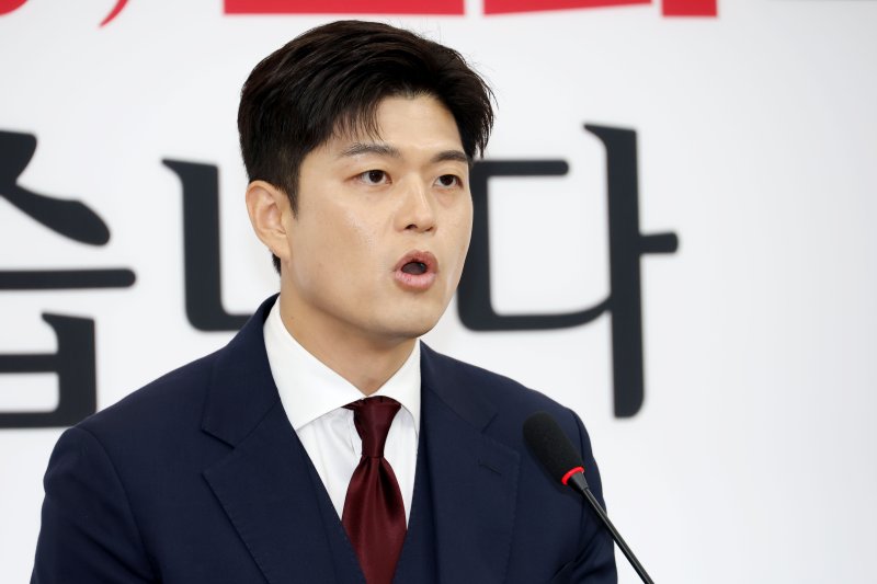 김용태 국민의힘 비상대책위원장이 8일 오전 서울 여의도 국회에서 현안 관련 기자회견을 하고 있다. 2025.6.8/뉴스1 ⓒ News1 이광호 기자
