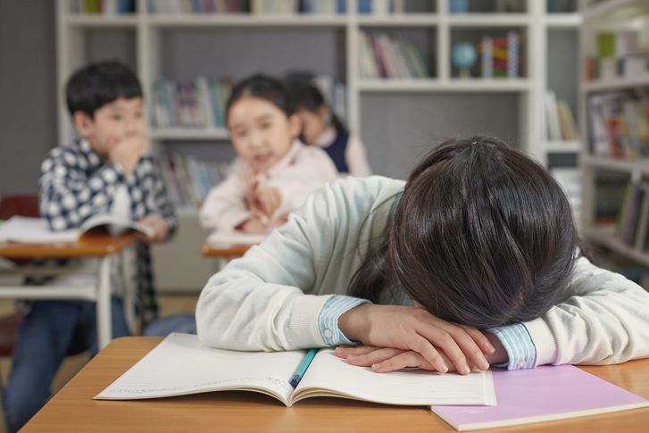 초등생, 등교 첫날 "선생님 예뻐요 사귀실래요?"..교사 "성희롱 당했다" 신고