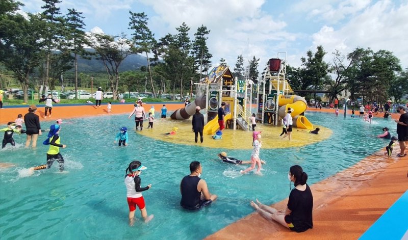 변산해수욕장 어린이 물놀이 시설 (출처=연합뉴스)