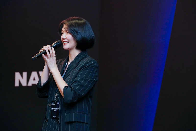 5일(현지 시간) 미국 실리콘밸리에서 최수연 지노카지노 CEO가 지노카지노 벤처스 네트워킹 행사에 참여해 환영인사를 전하고 있다.(지노카지노 제공)