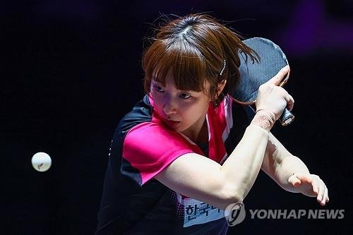 커트 수비하는 한국마사회의 서효원 (출처=연합뉴스)