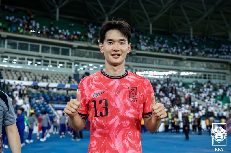6일(한국시간) 이라크 바스라 국제경기장에서 열린 2026 국제축구연맹(FIFA) 북중미 월드컵 아시아 3차 예선 B조 조별리그 9차전 이라크의 원정 경기에서 후반 선제골을 넣은 대한민국 축구 국가대표팀 칼리토토가 경기 후 기념 촬영을 하고 있다.. (대한축구협회 제공, 재판매 및 DB금지) 2025.6.6/뉴스1