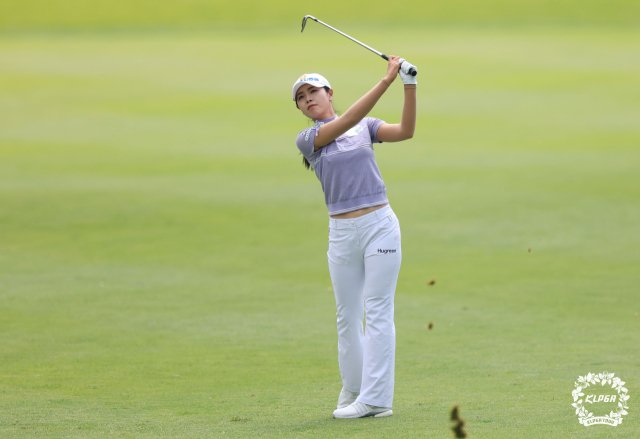 이가영이 8일 열린 한국여자프로골프(KLPGA)투어 셀트리온 퀸즈 마스터즈 최종 라운드에서 연장 접전을 펼친 끝에 개인 통산 3번재 우승을 차지했다. (KLPGA 제공)