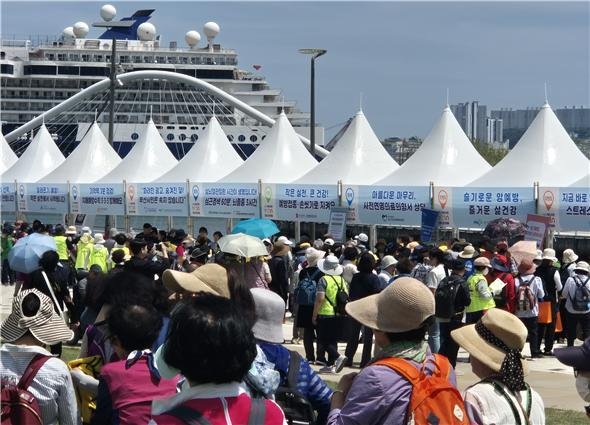 지난 5일 소셜카지노친수공원 일원에서 열린 '2025년 부산시민 1530 건강 걷기대회' 모습. 부산시 제공