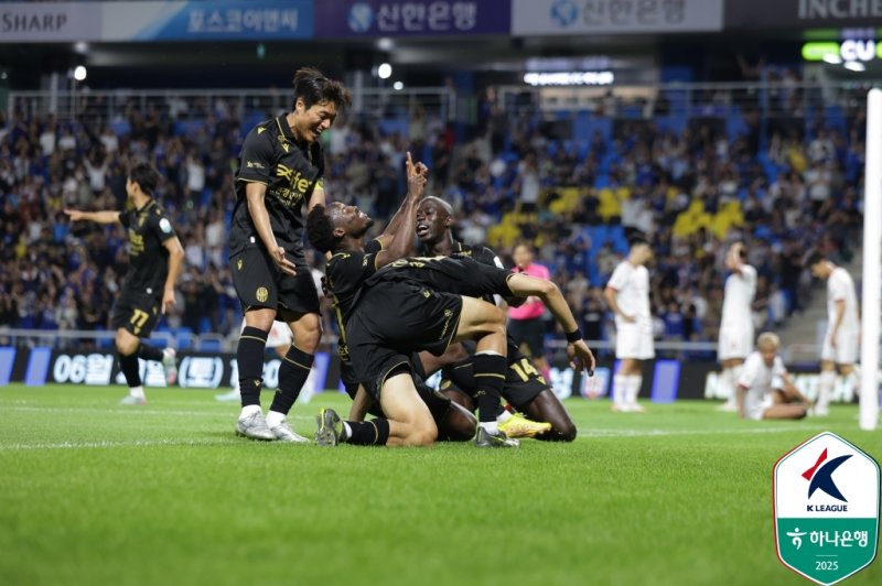 [서울=뉴시스] 프로축구 K리그2 인천 유나이티드 제르소의 득점 세리머니. (사진=한국프로축구연맹 제공) *재판매 및 DB 금지