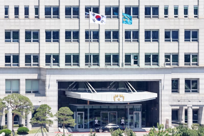 이재명 대통령의 임기가 시작된 4일 서울 용산구 대통령실 청사에 봉황기가 게양돼 있다. 2025.6.4/콜로세움 토토1 ⓒ News1 민경석 기자