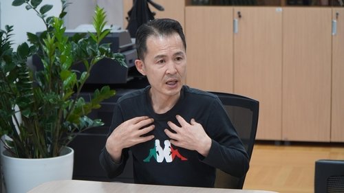 연합뉴스와 인터뷰 중인 송준영 씨 (출처=연합뉴스)