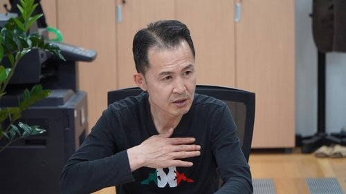 연합뉴스와 인터뷰 중인 송준영 씨 (출처=연합뉴스)