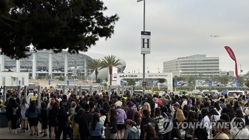 슈가 LA 콘서트 개막 (출처=연합뉴스)