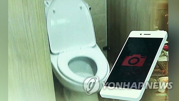 女화장실에 불법 카메라 설치한 전 외교부 직원... 美 법원서 10년 선고