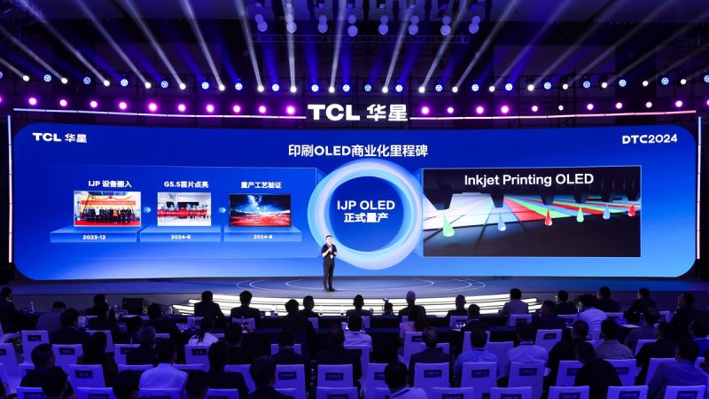 잉크젯 프린팅 OLED를 소개 중인 TCL CSOT (출처=연합뉴스)