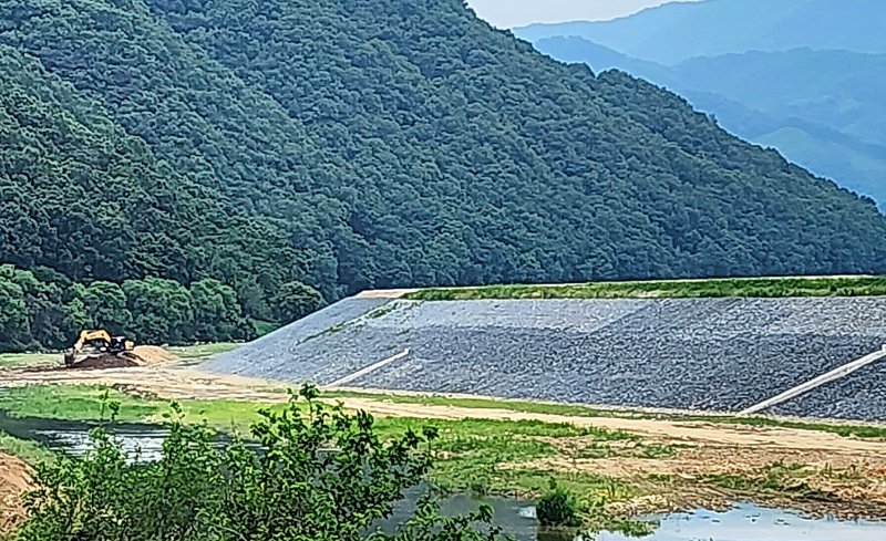 충북 괴산군이 여름철 집중호우에 따른 수해를 근본적으로 예방하기 위해 음성천 재해복구사업을 하고 있다.(괴산군 제공, 재판매 및 DB금지)/뉴스1