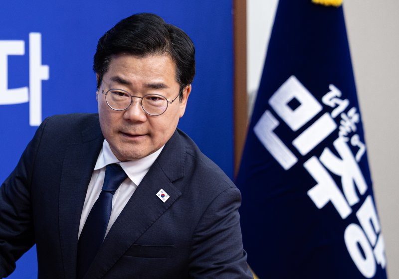박찬대 더불어민주당 대표 직무대행 겸 원내대표가 9일 오전 서울 여의도 국회에서 열린 최고위원회의에 참석하고 있다. 사진=뉴스1