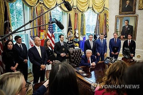 원전 관련 행정명령 서명 행사 연 트럼프 대통령 (출처=연합뉴스)