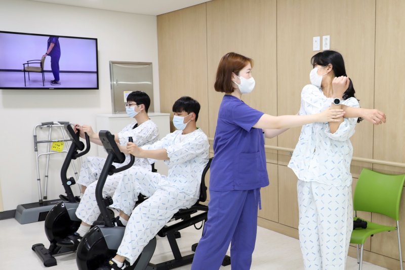 [울산=뉴시스] 구미현 기자 = 울산대병원이 찾아가는 암재활 서비스를 시행한다고 10일 밝혔다. 2025.06.10. (사진=울산대병원 제공) photo@newsis.com *재판매 및 DB 금지
