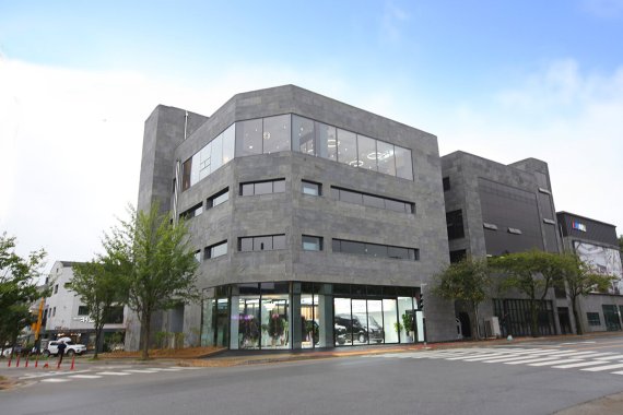 LM, 2025년형 카니발 하이리무진 출시…“이동이 곧 업무 공간”
