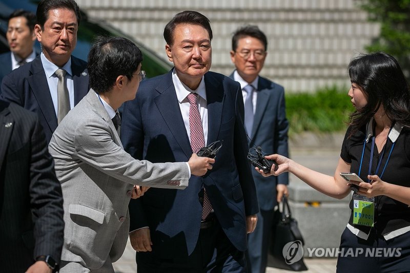 내란혐의 6차 공판 출석하는 윤석열 전 대통령 (출처=연합뉴스)