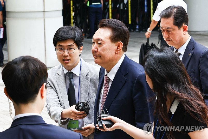 내란혐의 6차 공판 출석하는 윤석열 전 대통령 (출처=연합뉴스)