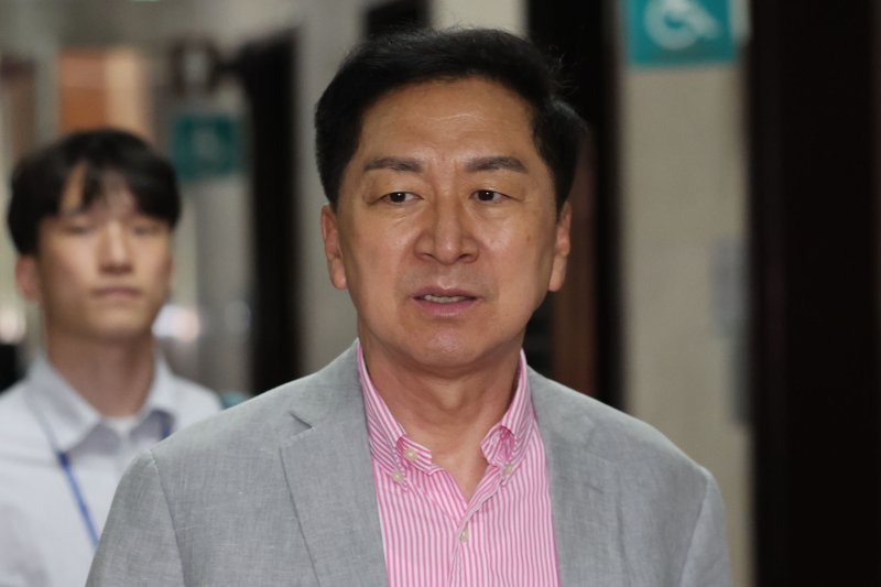 해시 게임 바카라 국민의힘 의원이 9일 오전 서울 여의도 국회 원내대표실에서 4선 의원 이상 회의에 참석하고 있다. 사진=뉴시스