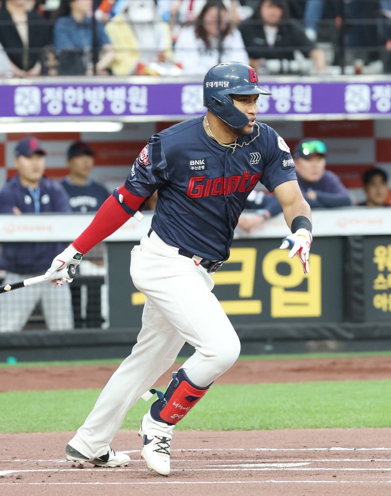 롯데 자이언츠 외국인 타자 빅터 레이예스는 9일 현재 타율 0.340으로 KBO리그 이 부문 2위에 올라있다. 2025.5.23/뉴스1 ⓒ News1 김기남 기자