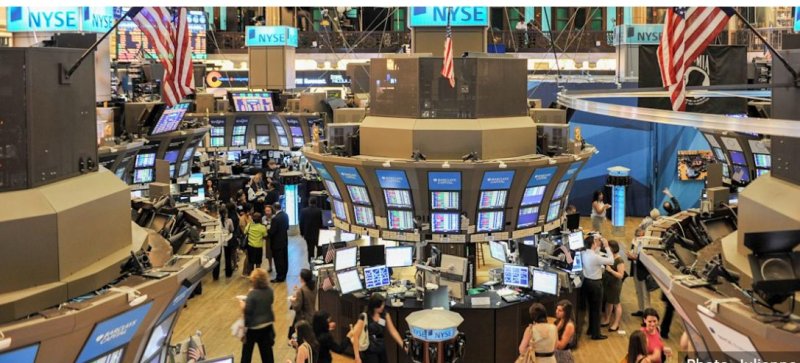 [서울=뉴시스] S&P 500 지수가 6000선을 회복한 가운데, 투자자들이 5월 미국 소비자물가지수(CPI) 결과와 도널드 트럼프 미국 대통령과 일론 머스크 테슬라 최고경영자(CEO)의 갈등 등에 주목하고 있다. 사진은 미국 뉴욕증권거래소 모습. 2025.06.09. *재판매 및 DB 금지