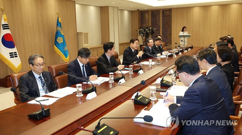 이재명 대통령, 비상경제점검 2차 TF 회의 주재 (출처=연합뉴스)